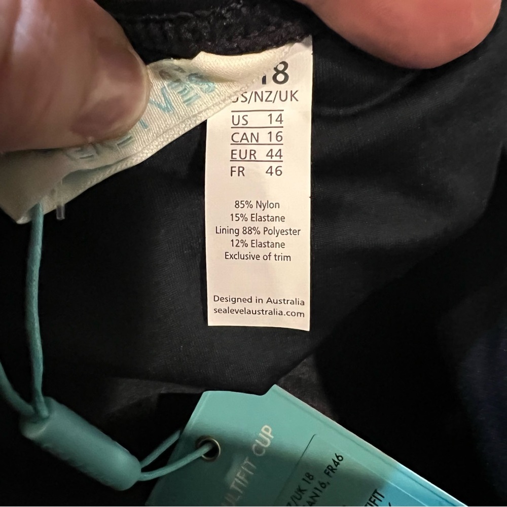 Sea Level Australia NWT SL3027P Essentials Twist Front Multifit Singlet Swim Top - Picture 7 of 7